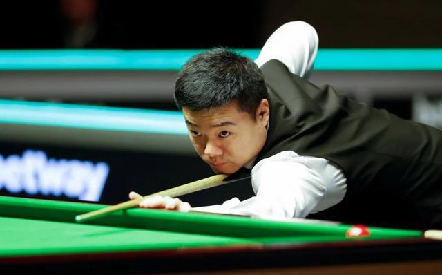 展现出冷静 展现出冷静