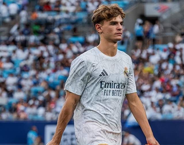 远射破门以 远射破门以